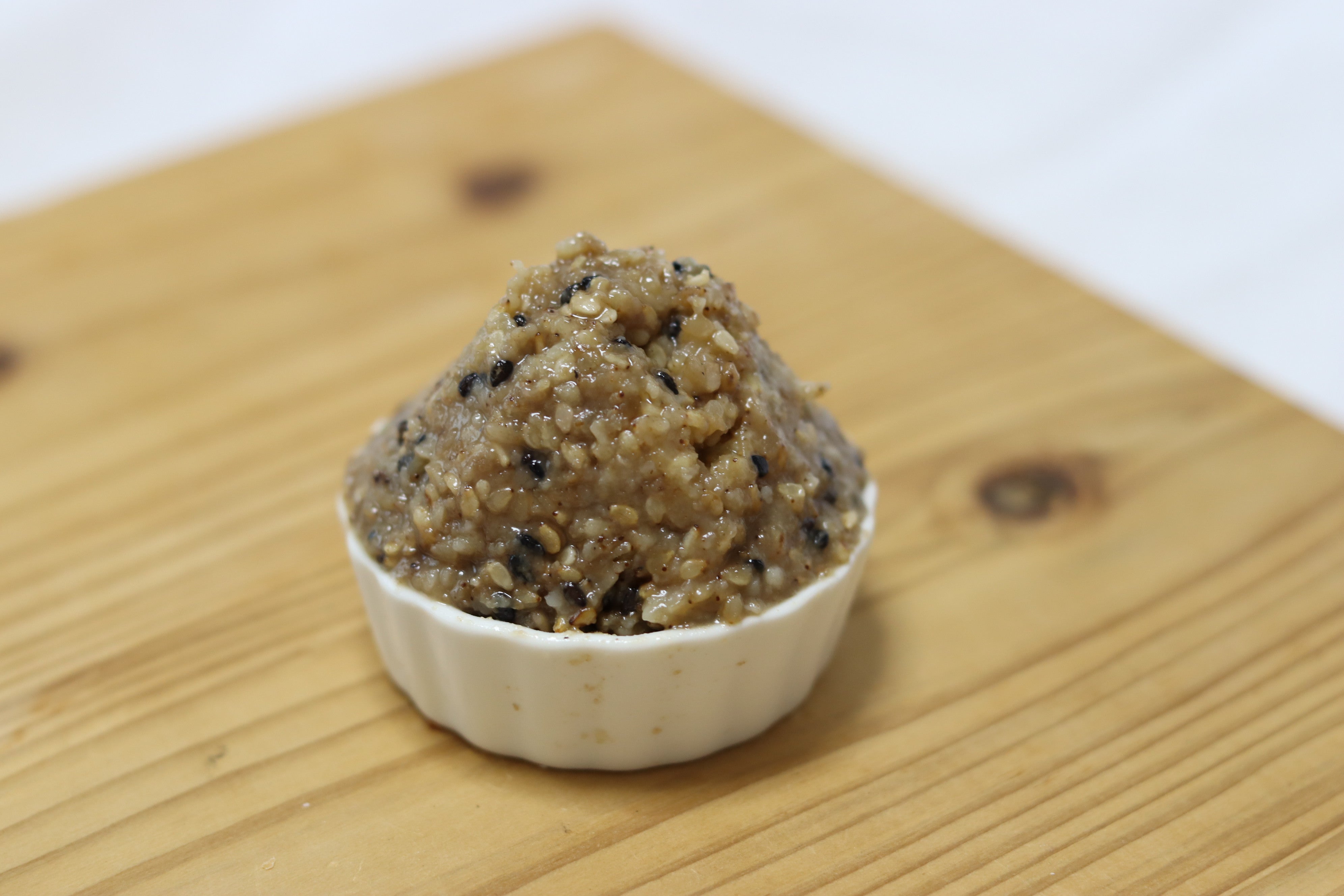 犬の腸活に｜発酵ゴマの効果と使い方｜年齢別おすすめ・1日の目安量も解説